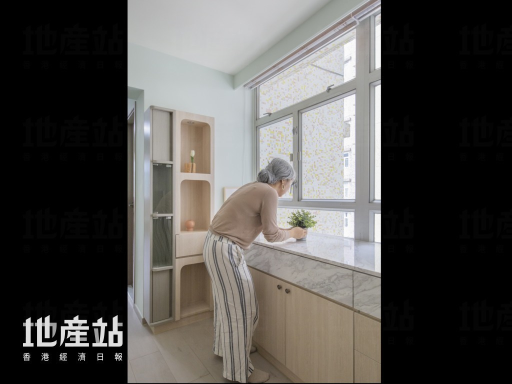 云石枱面既光亮亦坚固耐用，不仅方便屋主打理盆栽，亦可于祭祀时摆放各式贡品。