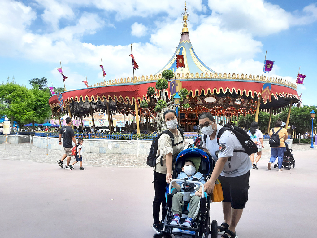 国佑爸爸表示，每次离家外出都遇到不少挑战，更曾遭受到路人的冷言冷语，但感谢儿童纾缓服务基金一直提供支援。