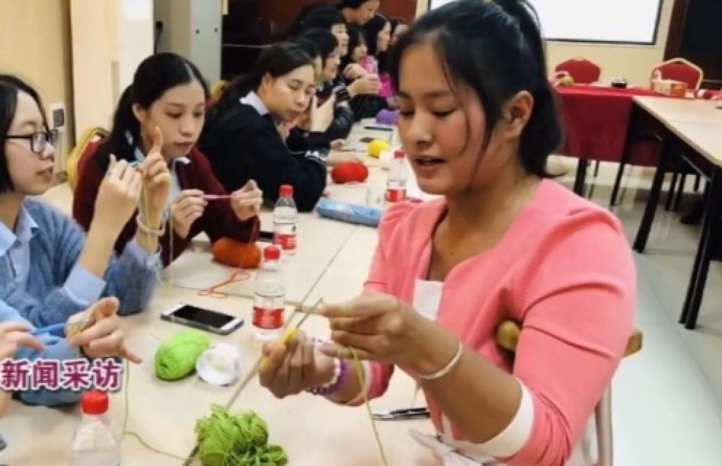 Professor Liang Zhengying knits for disadvantaged communities to help them make themselves self-reli