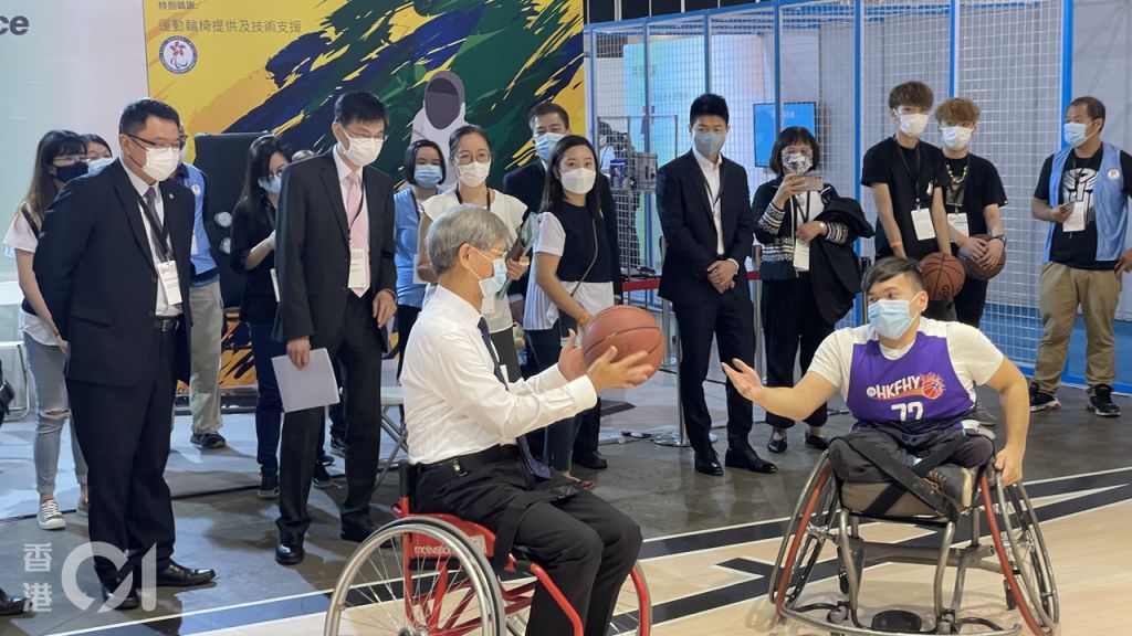 樂齡科技博覽開鑼　入場可體驗科技運動　羅致光落場親試輪椅籃球