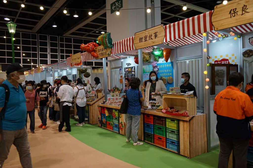 第五屆「樂齡科技博覽暨高峰會2021」由即日起至6日在香港會議展覽中心舉行，入場費用全免，並展出近600件樂齡科技產品。活動亦設有四個主題館，包括「跌倒預防及偵測」、「互動體驗運動場」、「智慧城市 優