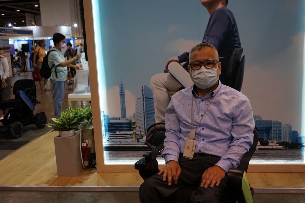 試用最新型號後，Simon表示會考慮購入。最新型號除保留藍牙遙控功能外，更增設了後輪懸掛避震系統，進一步提高乘坐舒適性，令行駛時更為穩定、靈活穿梭街道。另外，系列主張讓輪椅人士可以探索更多地方，新型號