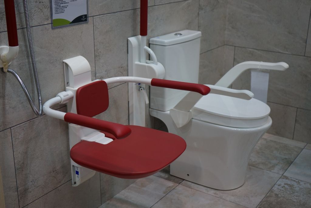 第五屆「樂齡科技博覽暨高峰會2021」由即日起至6日在香港會議展覽中心舉行，入場費用全免，並展出近600件樂齡科技產品。活動亦設有四個主題館，包括「跌倒預防及偵測」、「互動體驗運動場」、「智慧城市 優