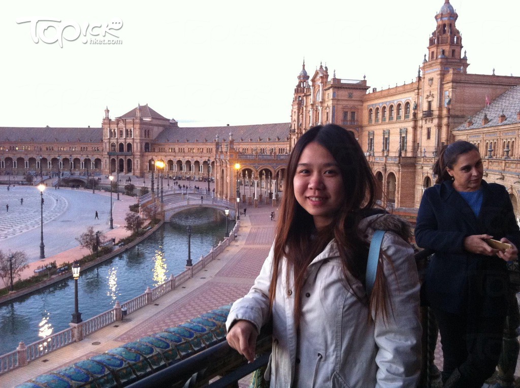 Jenny熱愛旅遊，曾獨遊西班牙，先後踏足過29個國家。