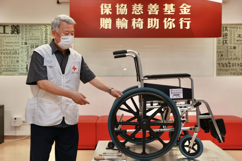 一般而言，輪椅的壽命約五年。