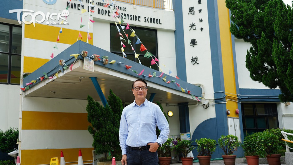 羅啟康半生已服務嚴重智障孩子，退休後任靈實恩光成長中心總監，繼續支援他們，不為自己設年齡限制，盼能付出多少就多少。