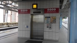 站內設有1部電梯連接月台及大堂